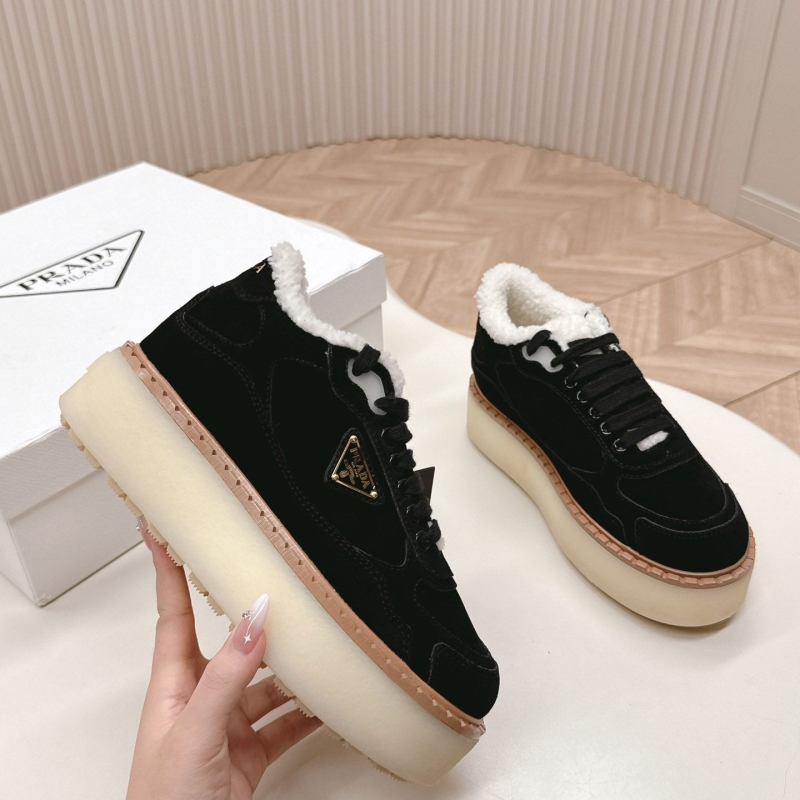 Pra*a casual shoes